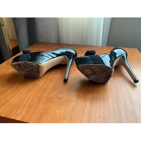 Salvatore Ferragamo Black Patent Leather Heels with Gold Bow - Picture 7 of 7